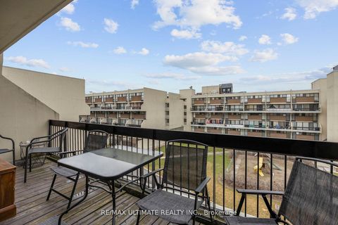 Photo 4 at 332 - 2 Valhalla Inn Road, City Centre West, Toronto