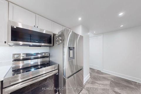 Photo 9 at 2515 - 8 Park Road, Moore Park, Toronto