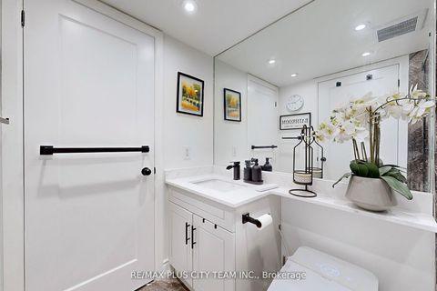 Photo 17 at 2515 - 8 Park Road, Moore Park, Toronto