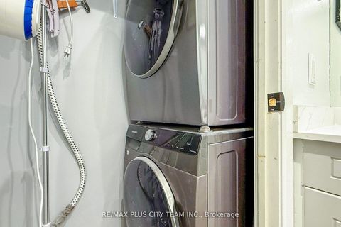 Photo 18 at 2515 - 8 Park Road, Moore Park, Toronto