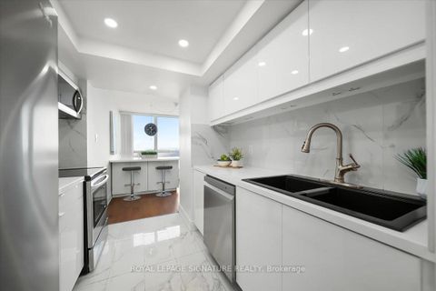 Photo 12 at 903 - 5 Rowntree Road, Jamestown, Toronto