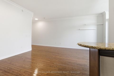 Photo 9 at 305 - 9 Boardwalk Drive, The Beaches, Toronto