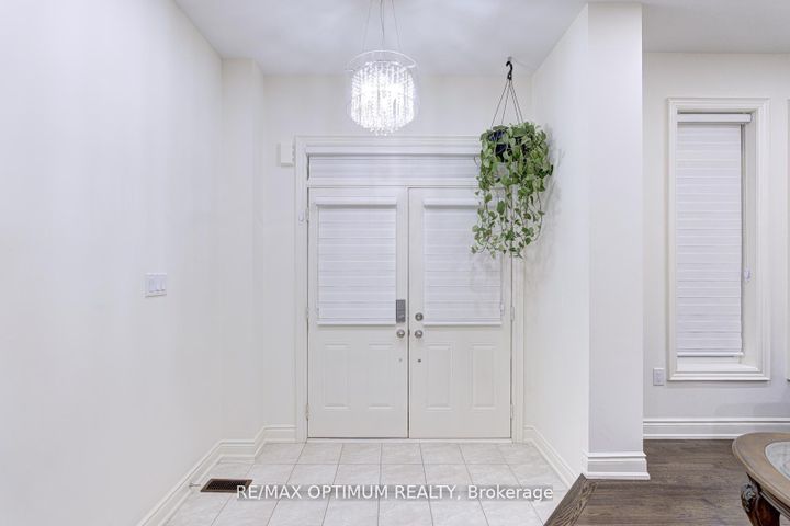 Photo 2 at 91 Elderslie Crescent, Kleinburg, Vaughan