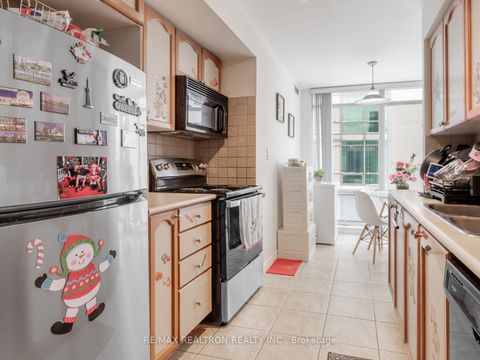 Photo 3 at 512 - 3830 Bathurst Street, Clanton Park, Toronto