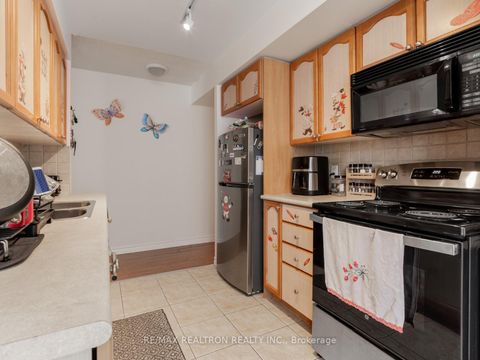 Photo 6 at 512 - 3830 Bathurst Street, Clanton Park, Toronto