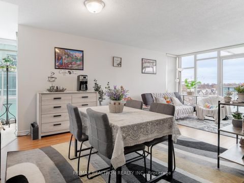 Photo 10 at 512 - 3830 Bathurst Street, Clanton Park, Toronto