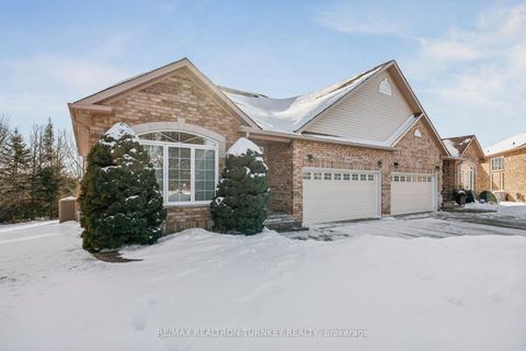 Photo 3 at 440 Morley Cook Crescent, Wyndham, Newmarket