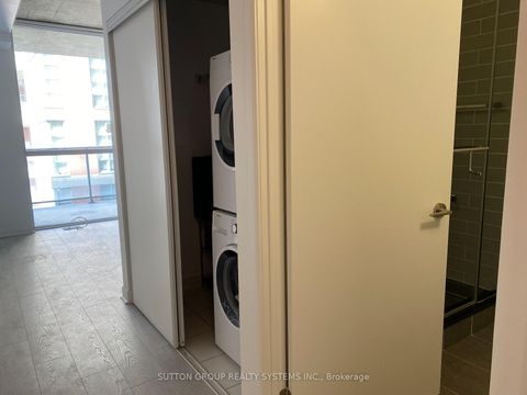 Photo 11 at 420 - 478 King Street W, Waterfront Communities C1, Toronto