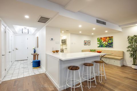 Photo 12 at 605 - 61 St Clair Avenue W, St. Clair, Toronto