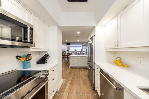 Photo 16 at 605 - 61 St Clair Avenue W, St. Clair, Toronto