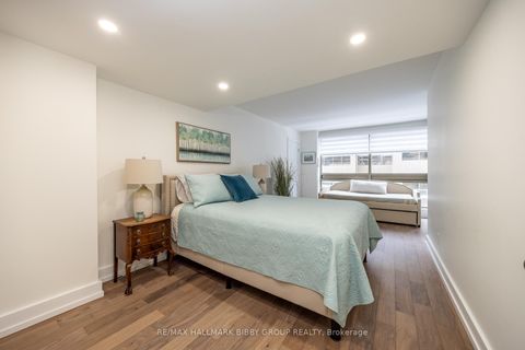 Photo 23 at 605 - 61 St Clair Avenue W, St. Clair, Toronto