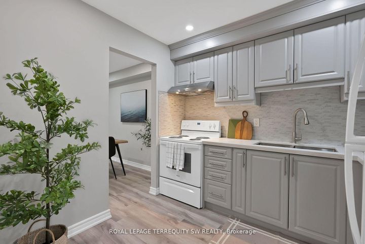 Photo 11 at 158 Woody Vine Way, Bayview Village, Toronto