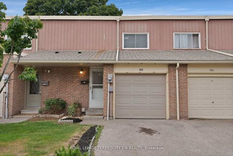 Photo 2 at 158 Woody Vine Way, Bayview Village, Toronto