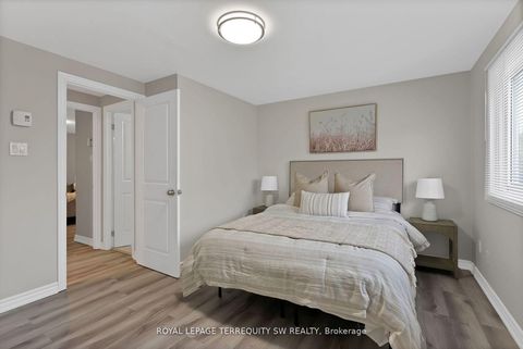 Photo 16 at 158 Woody Vine Way, Bayview Village, Toronto