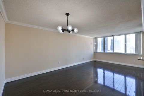 Photo 12 at 2109 - 350 Webb Drive, City Centre, Mississauga