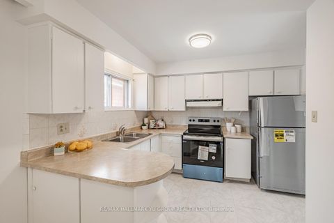 Photo 9 at 7137 Madiera Road, Malton, Mississauga