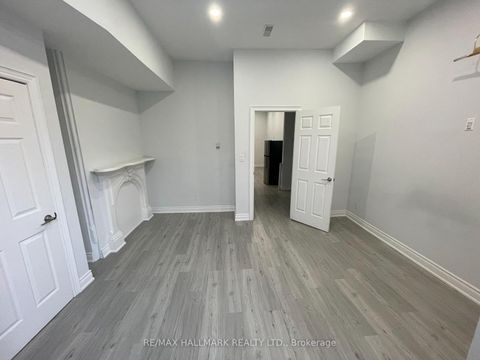 Photo 5 at 414 Dundas Street E, Moss Park, Toronto