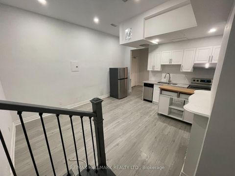 Photo 6 at 414 Dundas Street E, Moss Park, Toronto