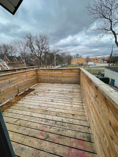 Photo 18 at 414 Dundas Street E, Moss Park, Toronto