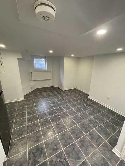 Photo 25 at 414 Dundas Street E, Moss Park, Toronto