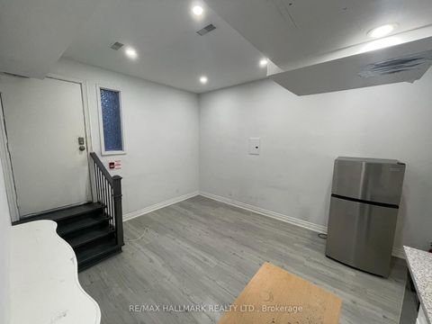 Photo 8 at 414 Dundas Street E, Moss Park, Toronto