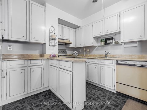 Photo 6 at 301 - 130 Neptune Drive, Lawrence, Toronto