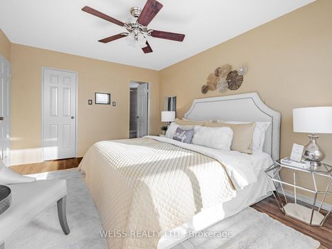 Photo 18 at 301 - 130 Neptune Drive, Lawrence, Toronto