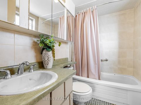 Photo 22 at 301 - 130 Neptune Drive, Lawrence, Toronto