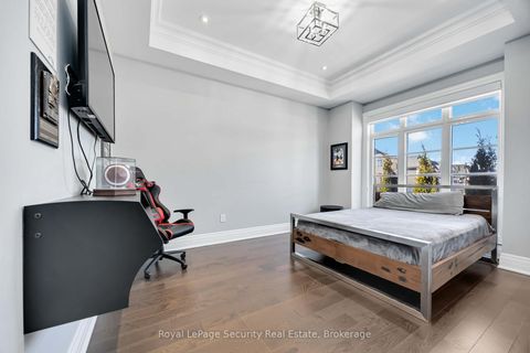 Photo 8 at 39 Endless Circle, Kleinburg, Vaughan