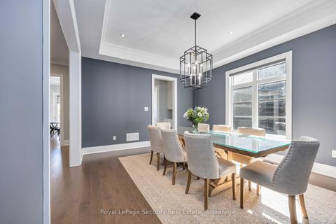 Photo 10 at 39 Endless Circle, Kleinburg, Vaughan