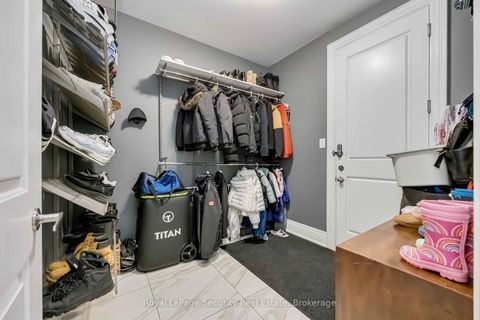 Photo 11 at 39 Endless Circle, Kleinburg, Vaughan