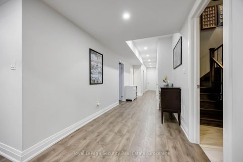 Photo 22 at 39 Endless Circle, Kleinburg, Vaughan