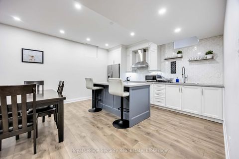 Photo 25 at 39 Endless Circle, Kleinburg, Vaughan