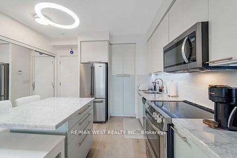 Photo 8 at 1122 - 70 Roehampton Avenue, Mount Pleasant West, Toronto