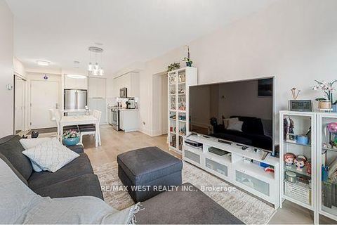 Photo 12 at 1122 - 70 Roehampton Avenue, Mount Pleasant West, Toronto