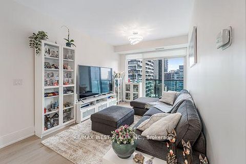 Photo 14 at 1122 - 70 Roehampton Avenue, Mount Pleasant West, Toronto