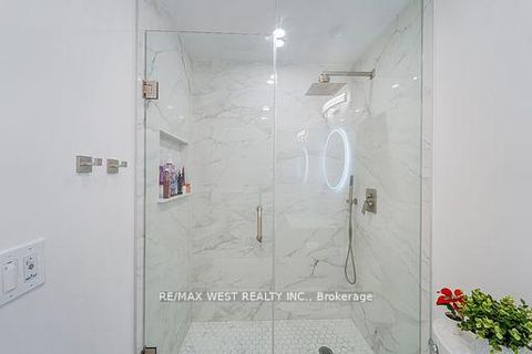 Photo 23 at 1122 - 70 Roehampton Avenue, Mount Pleasant West, Toronto