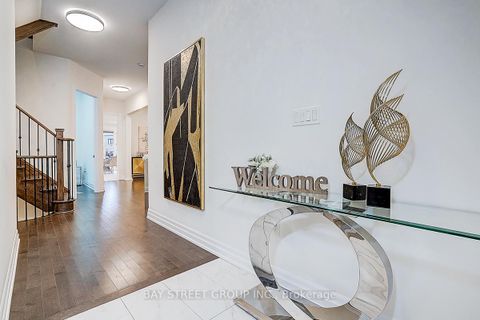 Photo 4 at 16 Botelho Circle, Bayview Southeast, Aurora