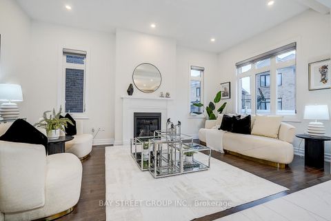 Photo 11 at 16 Botelho Circle, Bayview Southeast, Aurora