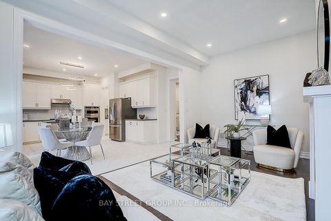 Photo 13 at 16 Botelho Circle, Bayview Southeast, Aurora