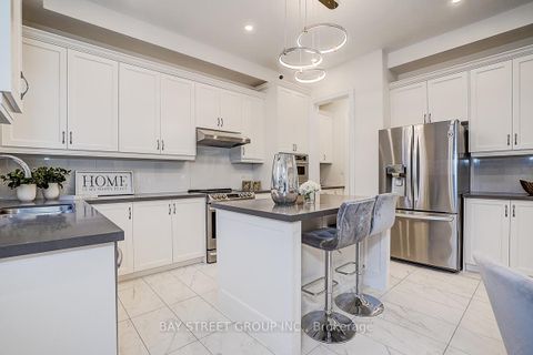 Photo 16 at 16 Botelho Circle, Bayview Southeast, Aurora