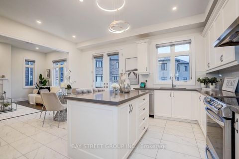 Photo 18 at 16 Botelho Circle, Bayview Southeast, Aurora