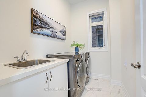 Photo 22 at 16 Botelho Circle, Bayview Southeast, Aurora