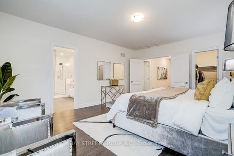 Photo 26 at 16 Botelho Circle, Bayview Southeast, Aurora