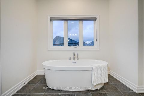 Photo 29 at 16 Botelho Circle, Bayview Southeast, Aurora