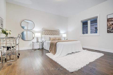 Photo 33 at 16 Botelho Circle, Bayview Southeast, Aurora