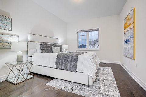 Photo 37 at 16 Botelho Circle, Bayview Southeast, Aurora