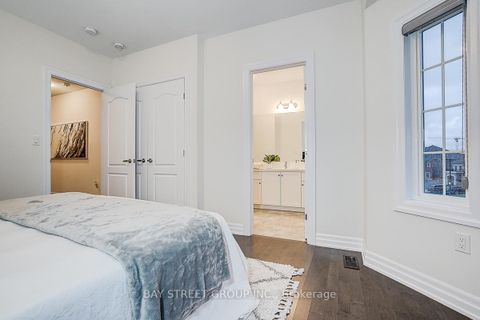 Photo 42 at 16 Botelho Circle, Bayview Southeast, Aurora