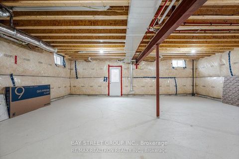 Photo 43 at 16 Botelho Circle, Bayview Southeast, Aurora