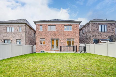 Photo 45 at 16 Botelho Circle, Bayview Southeast, Aurora